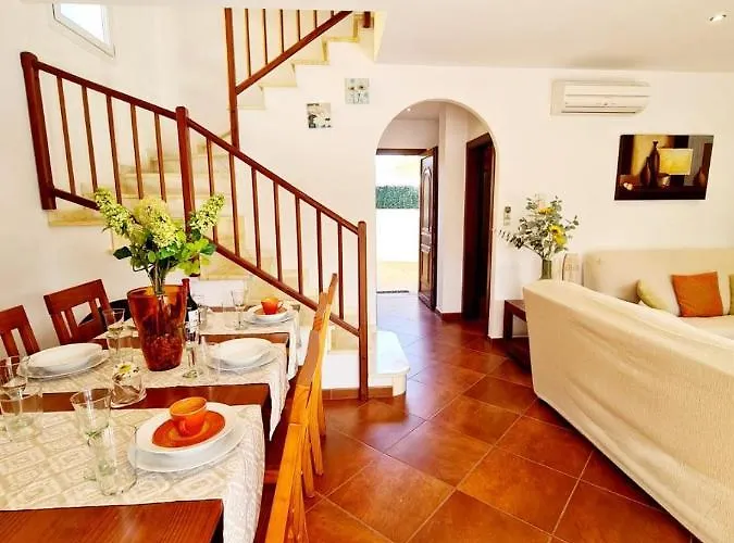 Lorena Villa Sa Caleta