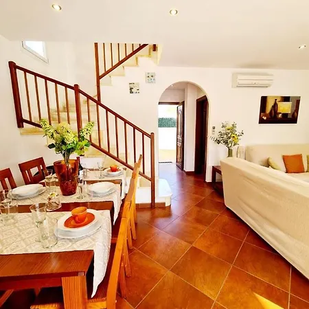 Lorena Villa Sa Caleta