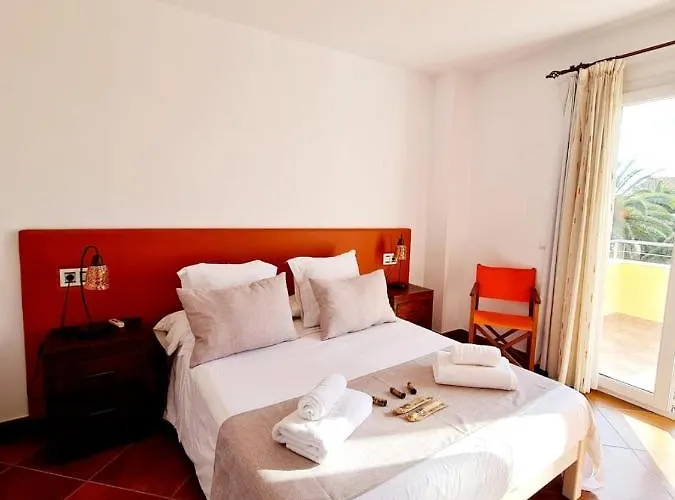 Lorena Villa Sa Caleta