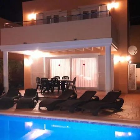 Lorena Villa Sa Caleta